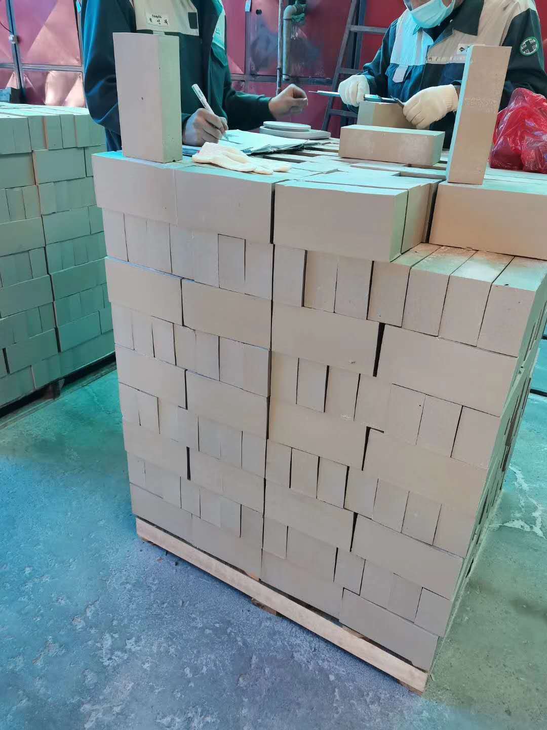 65厚耐酸磚今年處于一直是缺貨狀態(tài)，而且價(jià)格高，那么為什么會(huì )出現這種情況